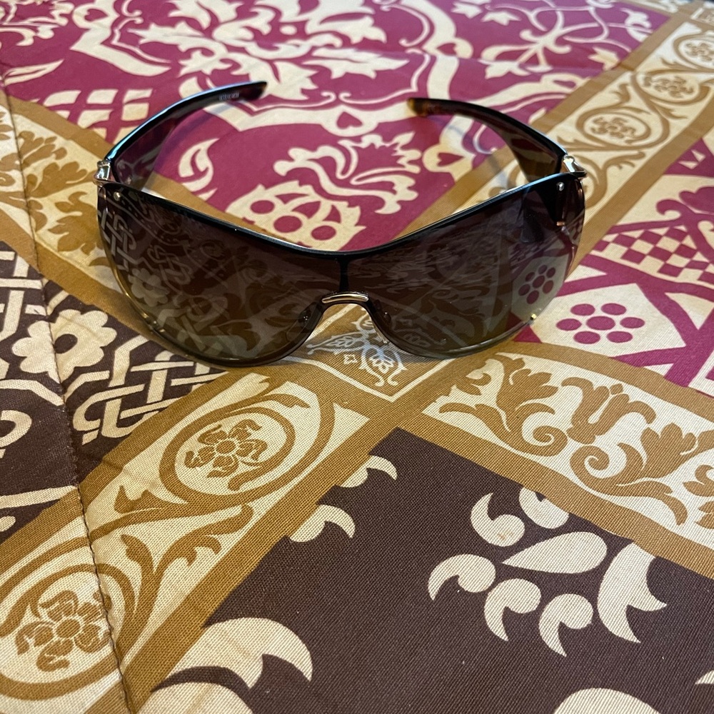 Authentic Men’s Gucci Sunglasses